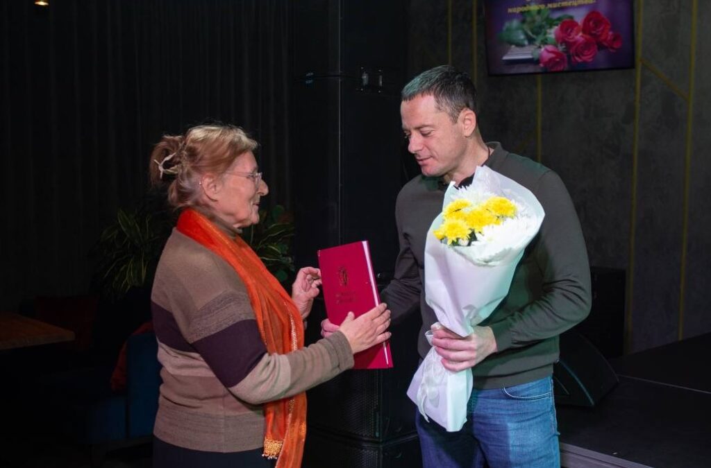 В Кам'янському сьогодні з професійним святом вітали працівників культури та майстрів народного мистецтва - ФОТО