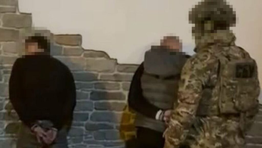 На Дніпропетровщині затримали депутата однієї з місцевих рад, який очолював угруповання рекетирів - ФОТО