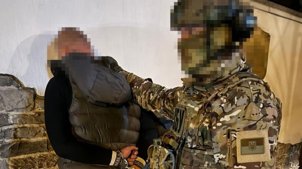На Дніпропетровщині затримали депутата однієї з місцевих рад, який очолював угруповання рекетирів - ФОТО
