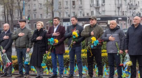 В Кам’янському в День Гідності та Свободи віддали шану загиблим за Україну