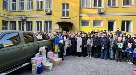 Освітяни Кам’янського передали військовим чергове авто