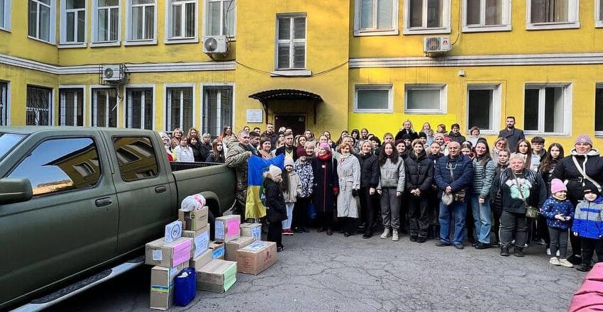 Освітяни Кам’янського передали військовим чергове авто
