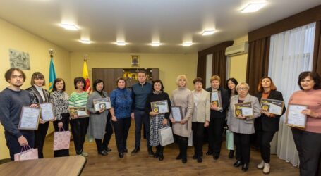 Представники навчальних закладів Кам’янського, що здобули нагороди на міжнародній виставці інновацій, отримали нагороди