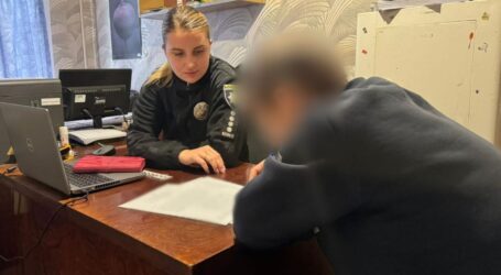 Помстився за несплачений борг: у Кам’янському районі чоловіка підозрюють у підпалі автомобіля знайомого