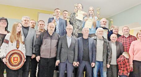 Кам`янчани лідирують в чемпіонаті України з шашок-64