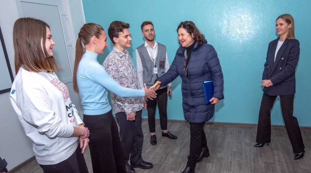 Посол Євросоюзу в Україні відвідала Кам'янське та ознайомилась з проєктами, що реалізовано за участю ЄС - ФОТО