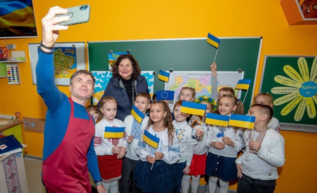 Посол Євросоюзу в Україні відвідала Кам'янське та ознайомилась з проєктами, що реалізовано за участю ЄС - ФОТО