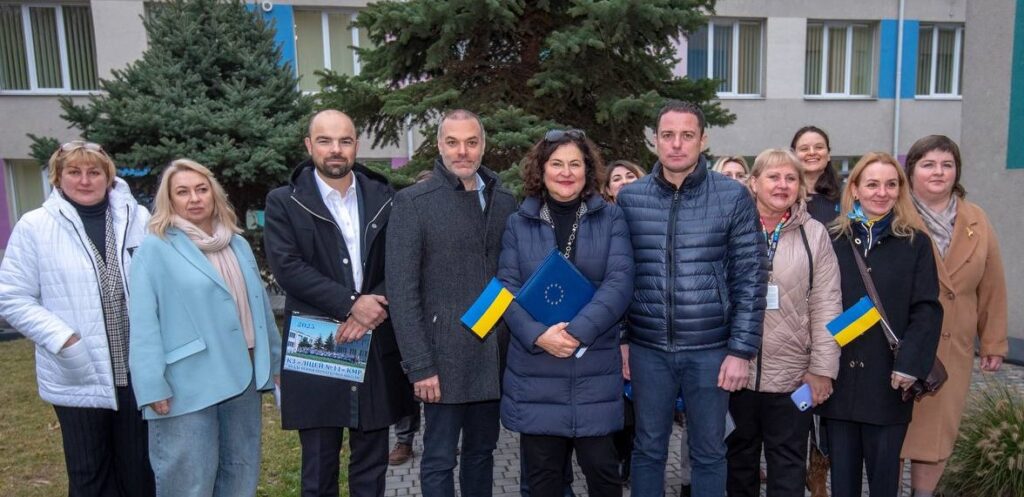 Посол Євросоюзу в Україні відвідала Кам'янське та ознайомилась з проєктами, що реалізовано за участю ЄС - ФОТО