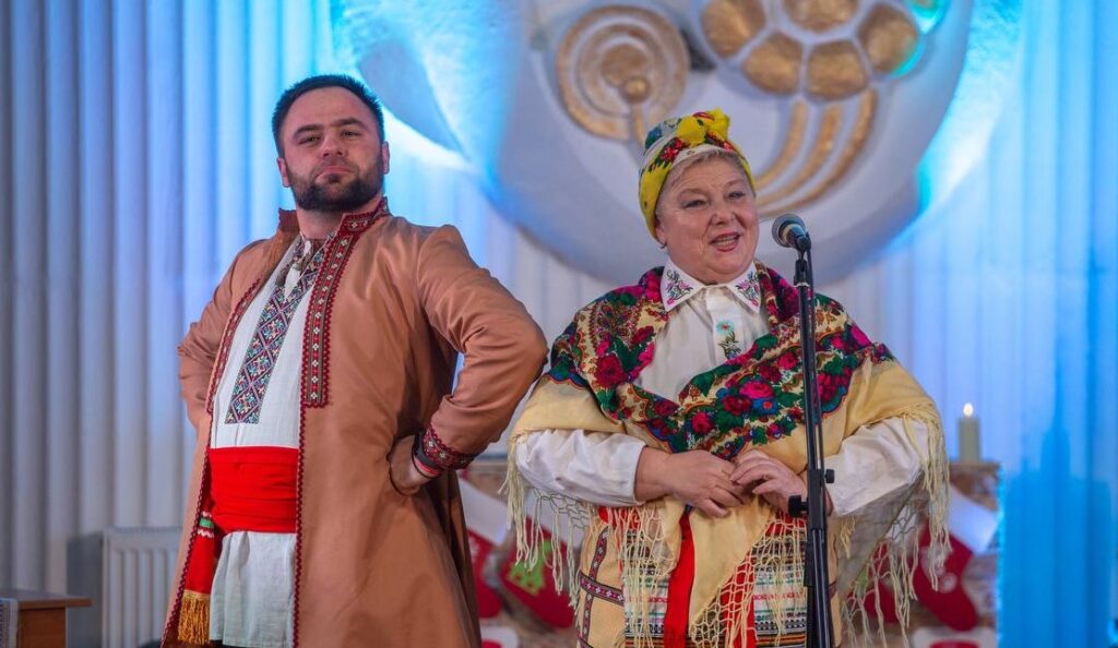 В Кам'янському напередодні різдвяних свят знов лунали колядки та щедрівки - ФОТО
