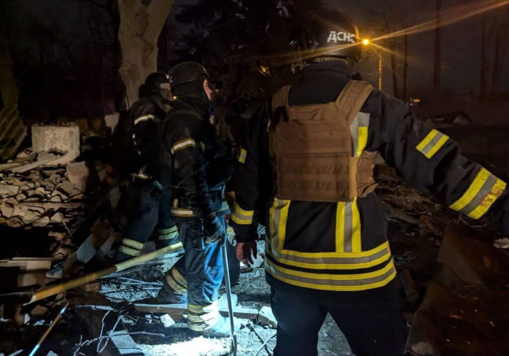 Вночі ворог бив по двох громадах на Дніпропетровщині, у Кривому Розі зросла кількість загиблих внаслідок ракетної атаки - ФОТО