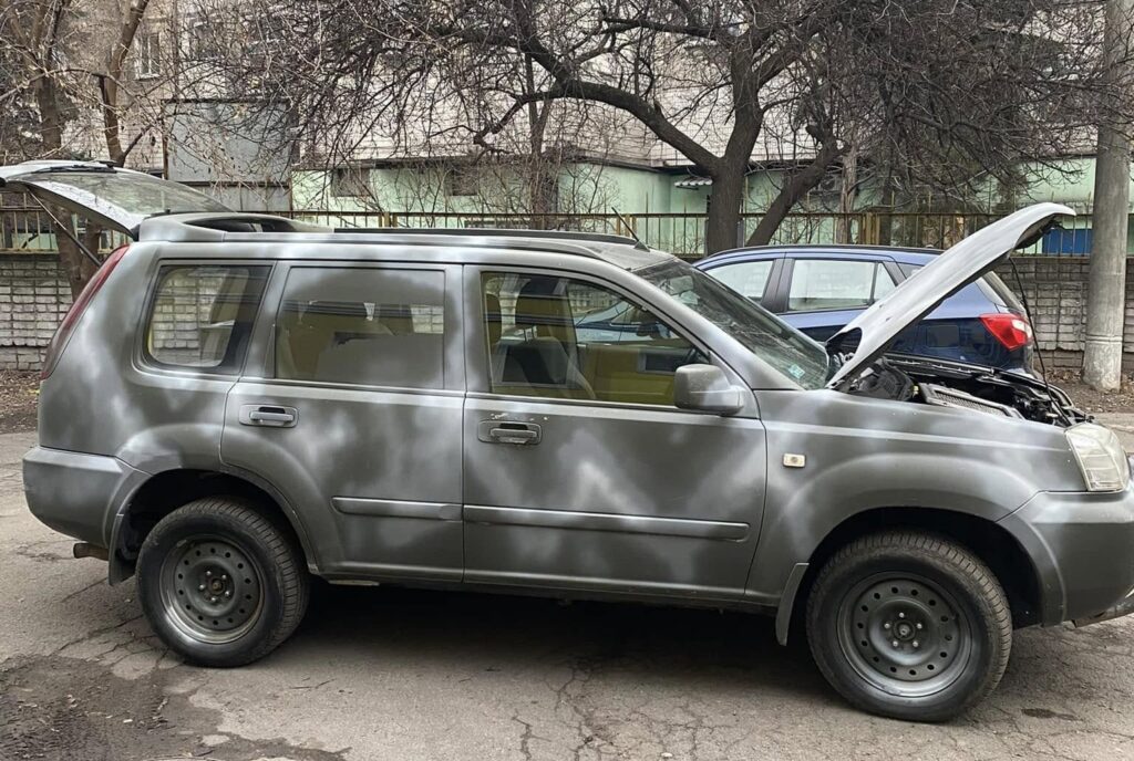 Освітяни та ліцеїсти Кам'янського передали військовим вже 41-й автомобіль - ФОТО
