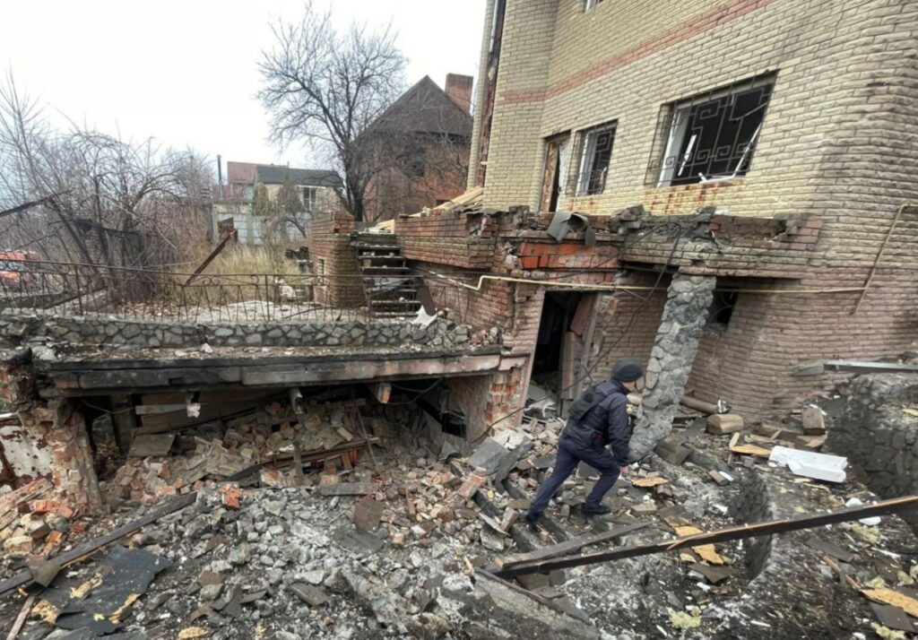 На Дніпропетровщині через ворожу атаку пошкоджені будинки, ЛЕП та інфраструктура - ФОТО