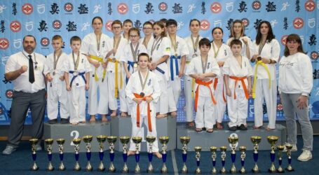 Збірна команда каратистів з Кам`янського виборола в Кубку Дніпра понад 20 нагород