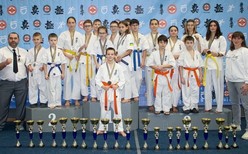 Збірна команда каратистів з Кам`янського виборола в Кубку Дніпра понад 20 нагород