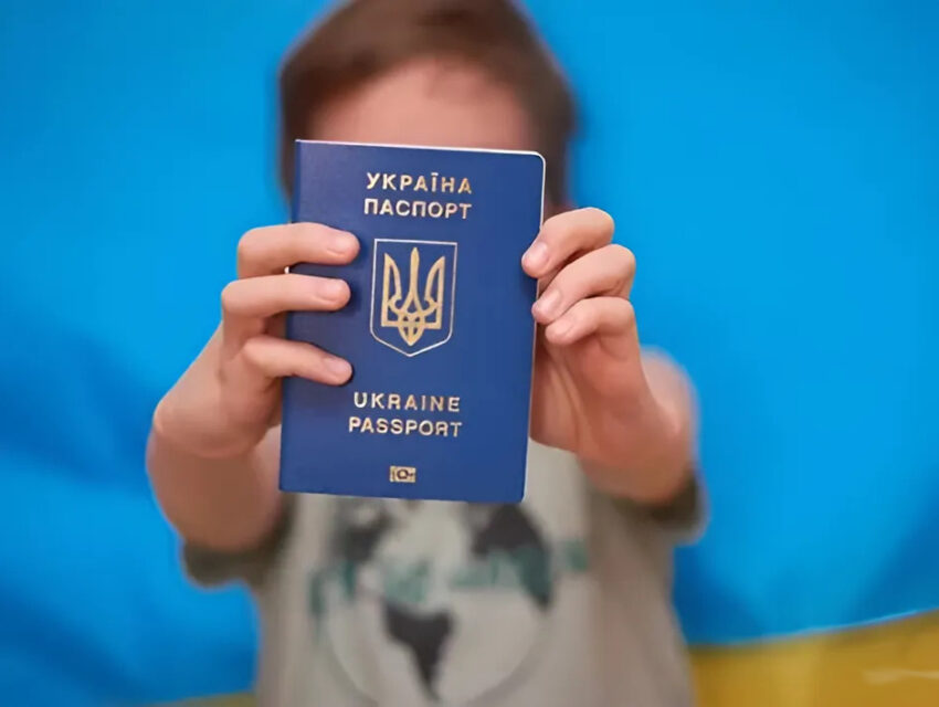 Що треба знати батькам,  які оформлюють закордонний паспорт для дитини, розповіли кам’янчанам фахівці