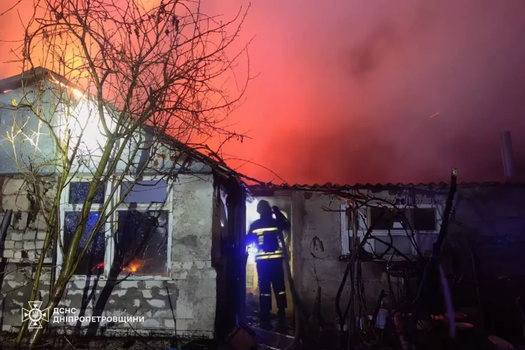 В Кам’янському під час пожежі постраждав чоловік - ФОТО