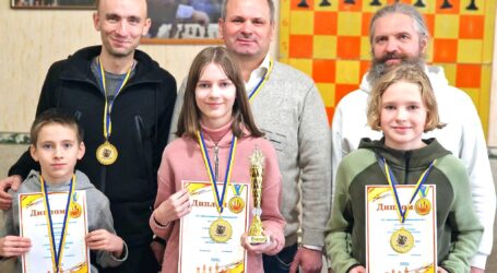 У Кам`янському змагались «шахові сім’ї»