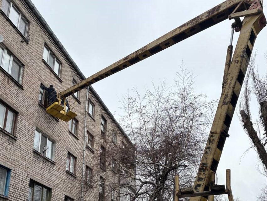 В Кам’янському через ранкову ракетну атаку є пошкодження у будинках