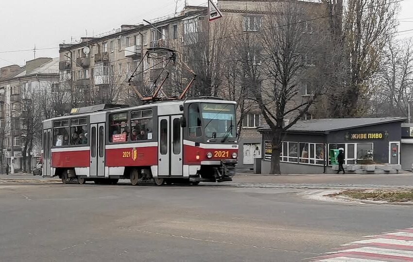 Сьогодні в Кам’янському трамваї маршрутів №№2 та 4 курсуватимуть за зміненим графіком