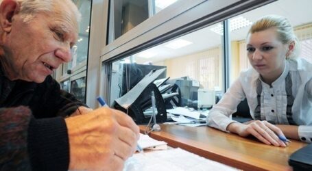 Допоможуть витратити, не відходячи від каси: “тисячу Зеленського” на “Укрпошті” не видаватимуть готівкою