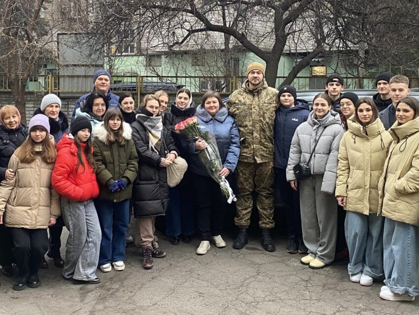 Освітяни та ліцеїсти Кам’янського передали військовим вже 41-й автомобіль