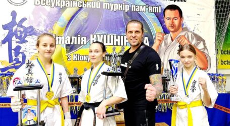 Каратистки з Кам`янського завоювали на турнірі у Тернополі три медалі