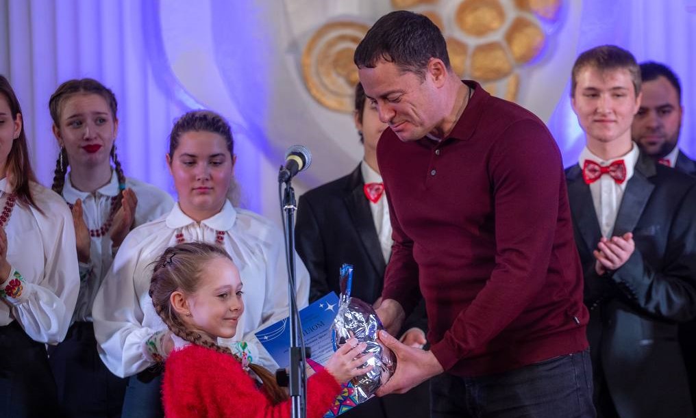 В Кам'янському напередодні різдвяних свят знов лунали колядки та щедрівки - ФОТО