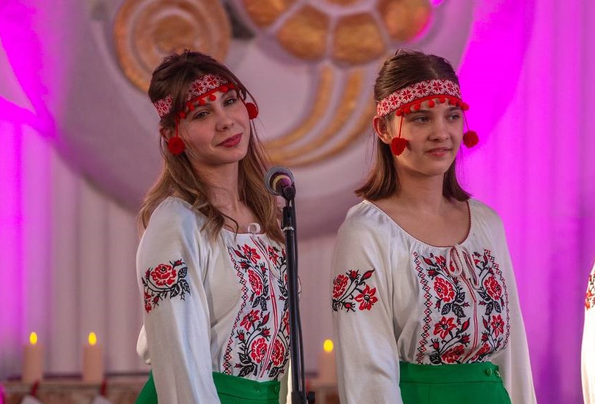 В Кам'янському напередодні різдвяних свят знов лунали колядки та щедрівки - ФОТО