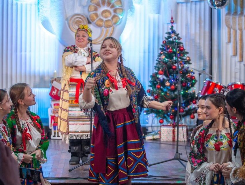 В Кам’янському напередодні різдвяних свят знов лунали колядки та щедрівки
