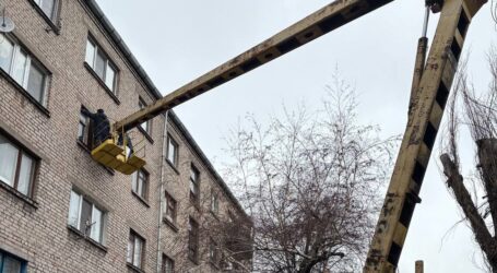 В Кам’янському через ранкову ракетну атаку є пошкодження у будинках