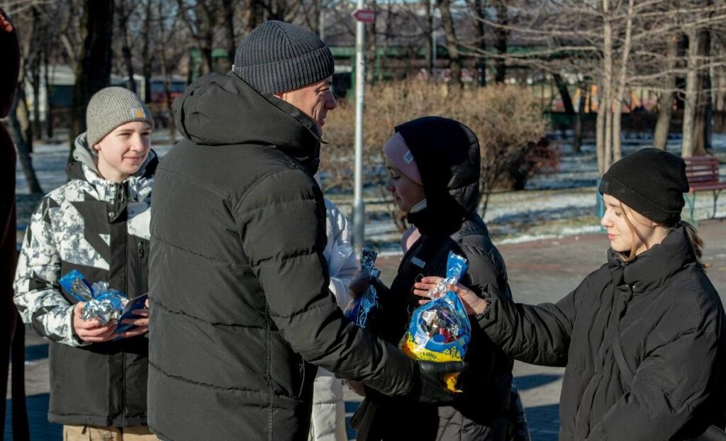 В Кам'янському сьогодні запалили святкові вогні на Новорічній ялинці - ФОТО