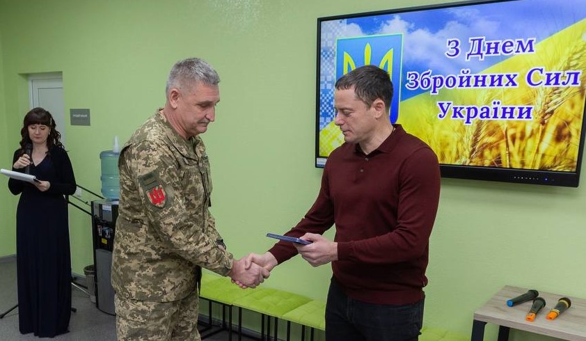 В Кам'янському сьогодні вітали військових та ветеранів - ФОТО