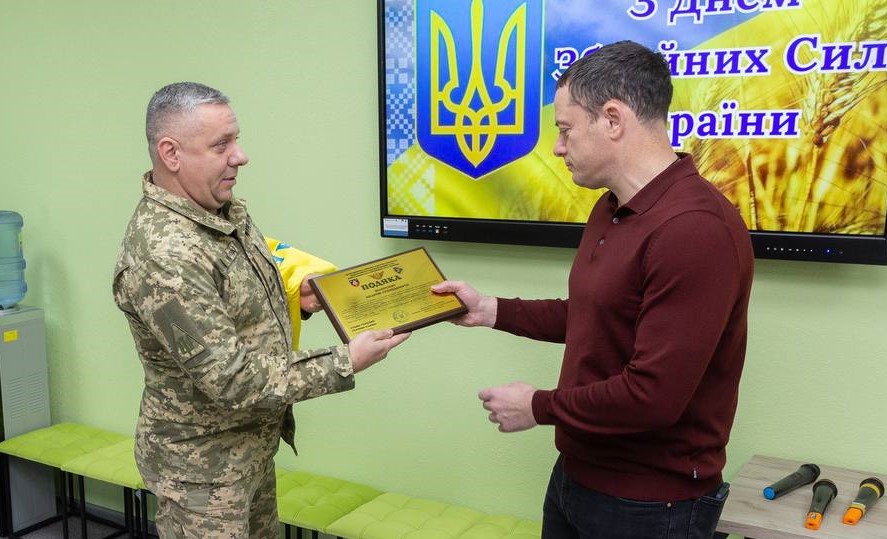 В Кам'янському сьогодні вітали військових та ветеранів - ФОТО
