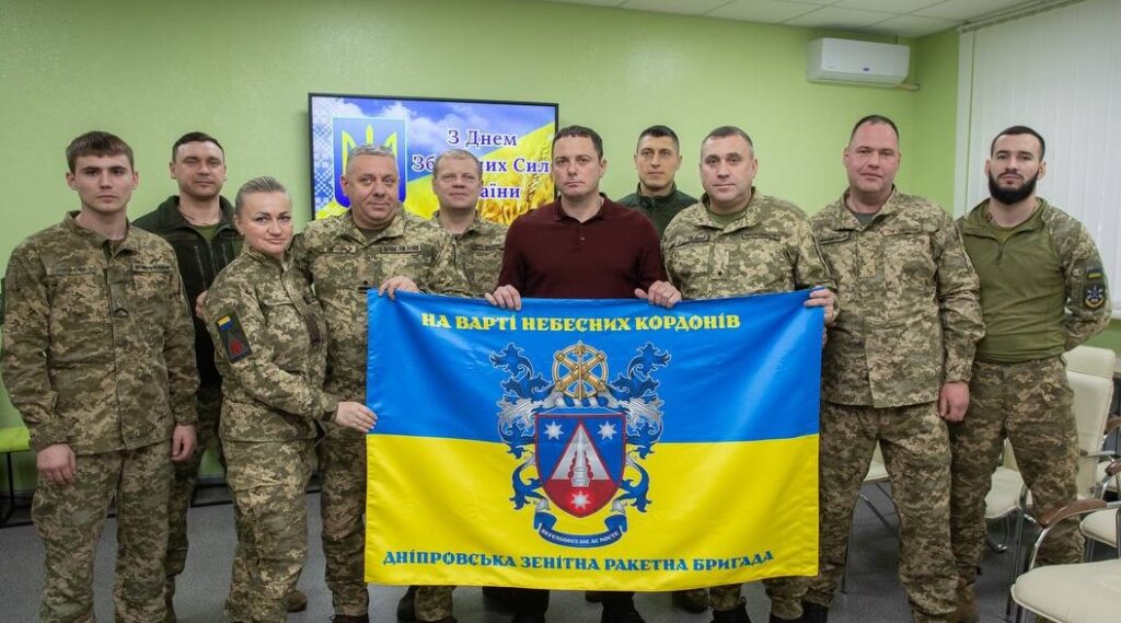 В Кам'янському сьогодні вітали військових та ветеранів - ФОТО