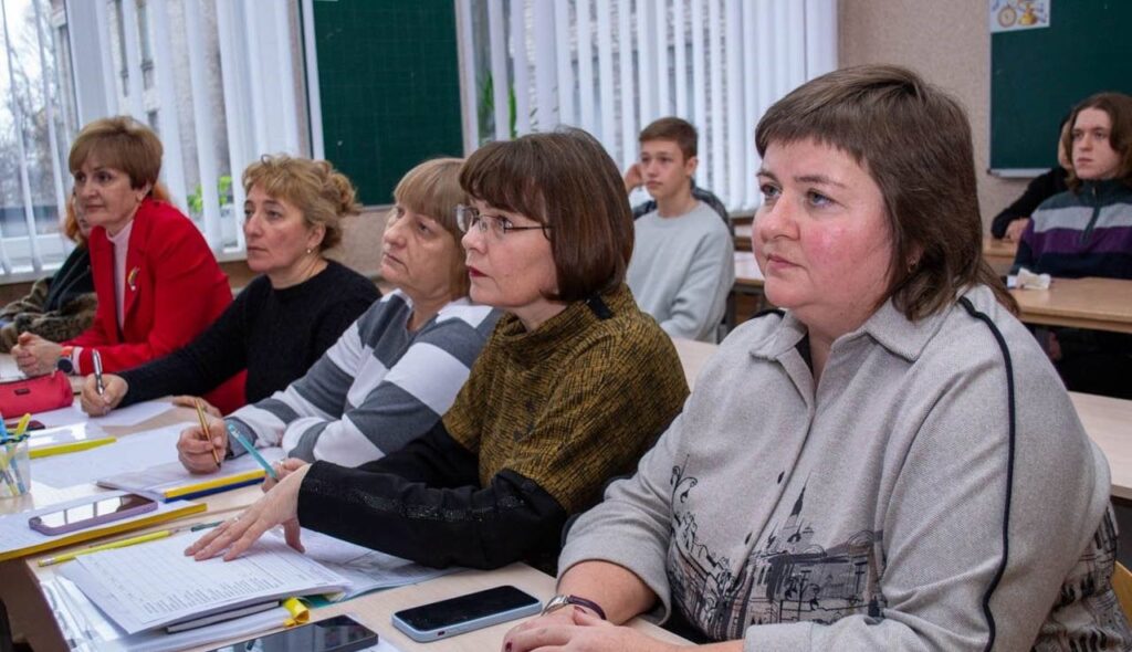 Понад 120 проєктів юних науковців з Кам'янського представлятимуть місто на обласному етапі конкурсу Малої академії наук - ФОТО