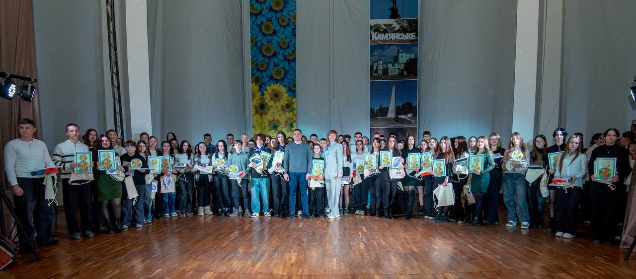 В Кам'янському нагородили переможців Конкурсу «Бюджет участі. ДІТИ» - 2023-2024 - ФОТО