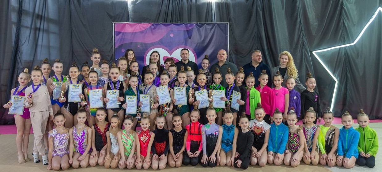 В Кам'янському відбувся чемпіонат з художньої гімнастики - ФОТО