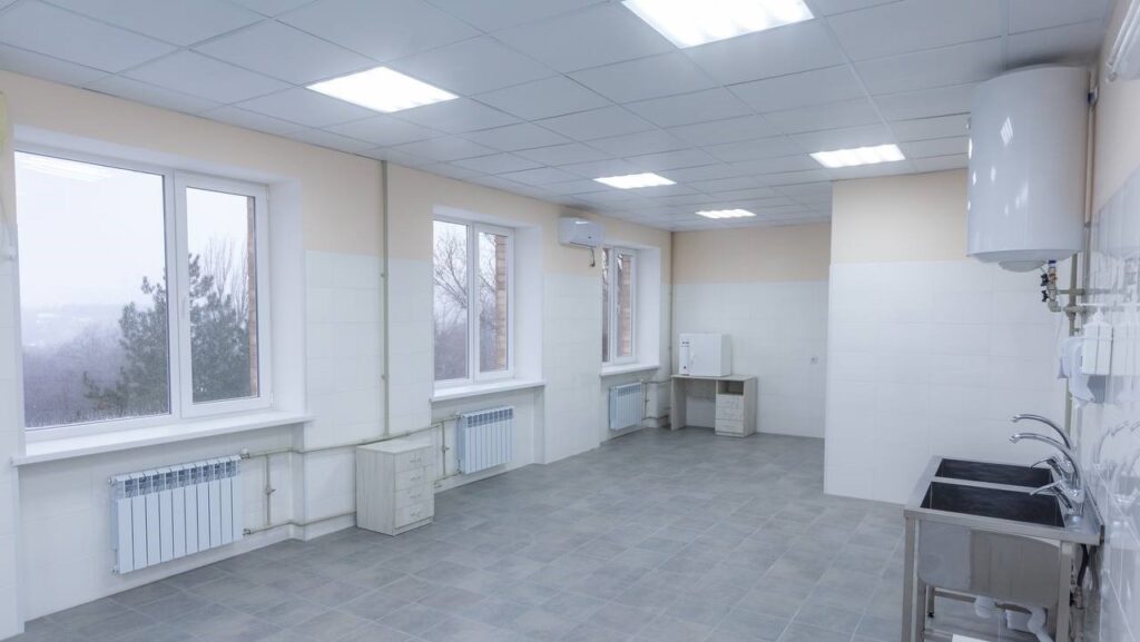 В Кам'янському в рамках програми «Відновлення України» відремонтували один з поверхів амбулаторії на Черемушках - ФОТО
