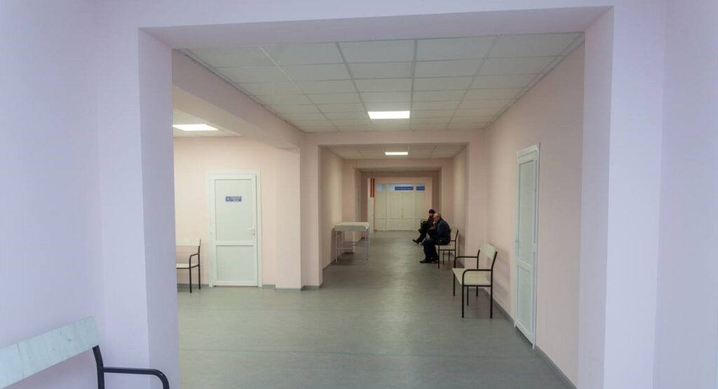 В Кам'янському в рамках програми «Відновлення України» відремонтували один з поверхів амбулаторії на Черемушках - ФОТО