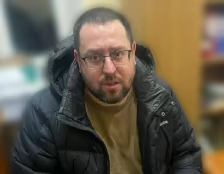 Відомого адвоката з Дніпра, який коригував удари ворога по міста, внаслідок яких загинули люди, затримали під час втечі за кордон - ФОТО