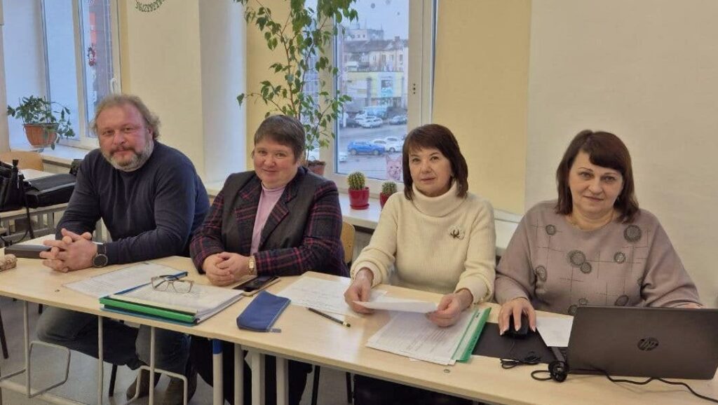 Понад 120 проєктів юних науковців з Кам'янського представлятимуть місто на обласному етапі конкурсу Малої академії наук - ФОТО
