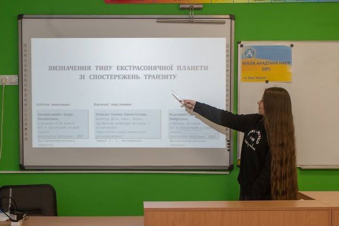 Понад 120 проєктів юних науковців з Кам'янського представлятимуть місто на обласному етапі конкурсу Малої академії наук - ФОТО