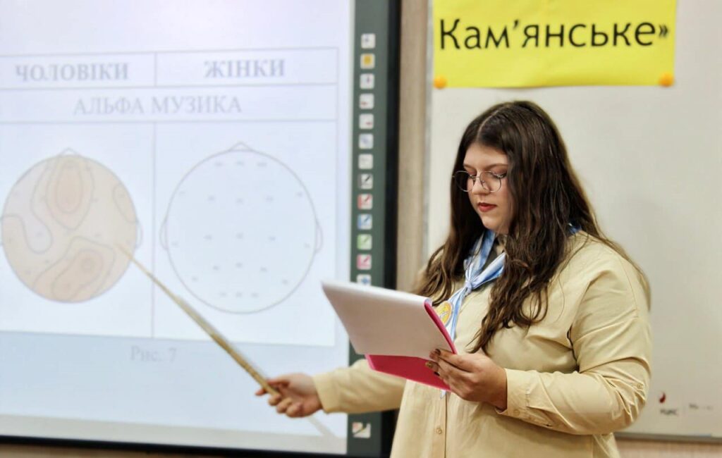 Понад 120 проєктів юних науковців з Кам'янського представлятимуть місто на обласному етапі конкурсу Малої академії наук - ФОТО