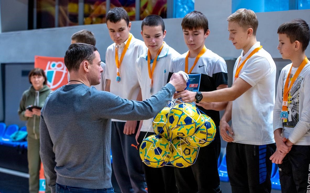 Переможців міських змагань «Пліч-о-пліч. Всеукраїнські шкільні ліги» нагородили в Кам'янському - ФОТО