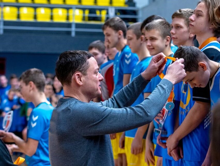 Переможців міських змагань «Пліч-о-пліч. Всеукраїнські шкільні ліги» нагородили в Кам’янському