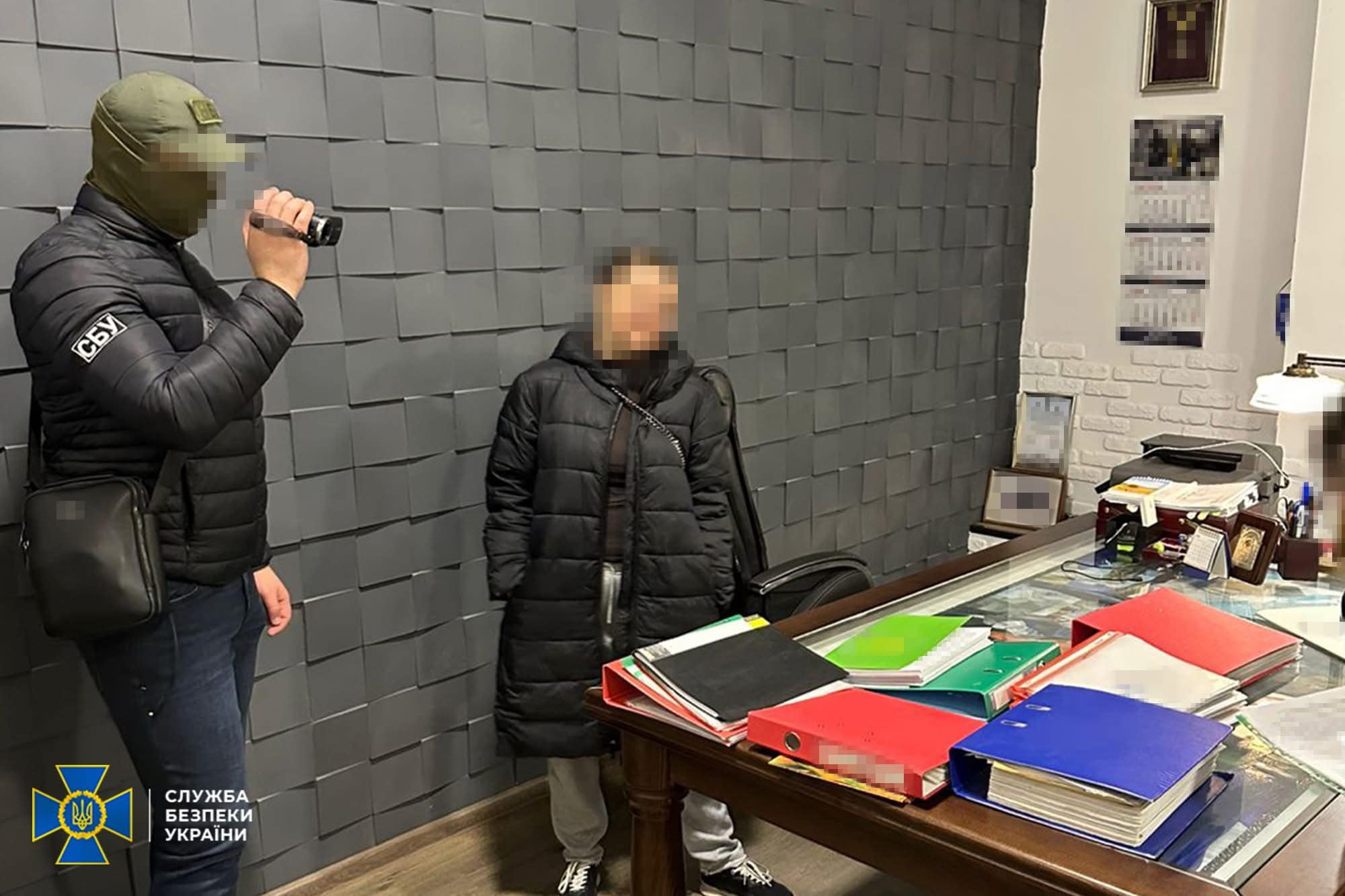 Відомого адвоката з Дніпра, який коригував удари ворога по міста, внаслідок яких загинули люди, затримали під час втечі за кордон - ФОТО