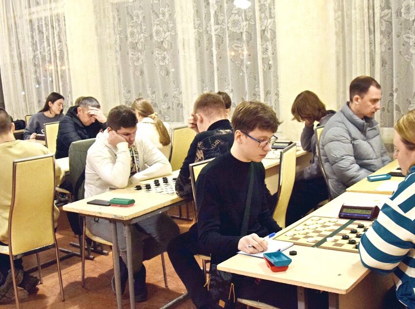 В Кам’янському стартував 76-й чемпіонат міста з шашок