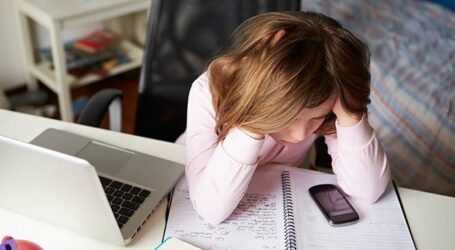 У соціальних мережах може з’явитись ще більше шкідливого контенту: що фахівці радять батькам для захисту дітей