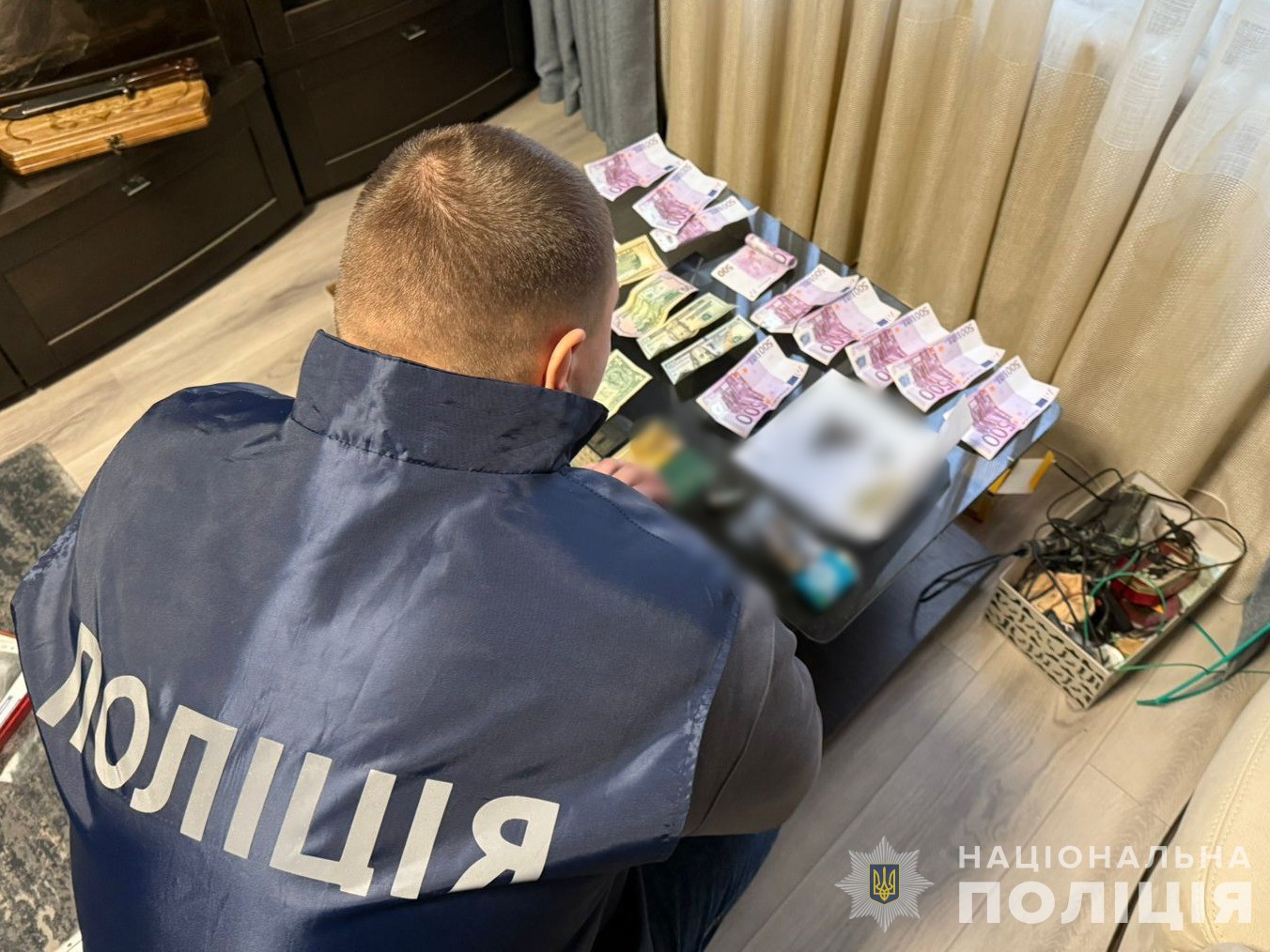 У Дніпрі викрили лікарів, які «приписували» діагноз ВІЛ військовозобов'язаним за хабарі - ФОТО