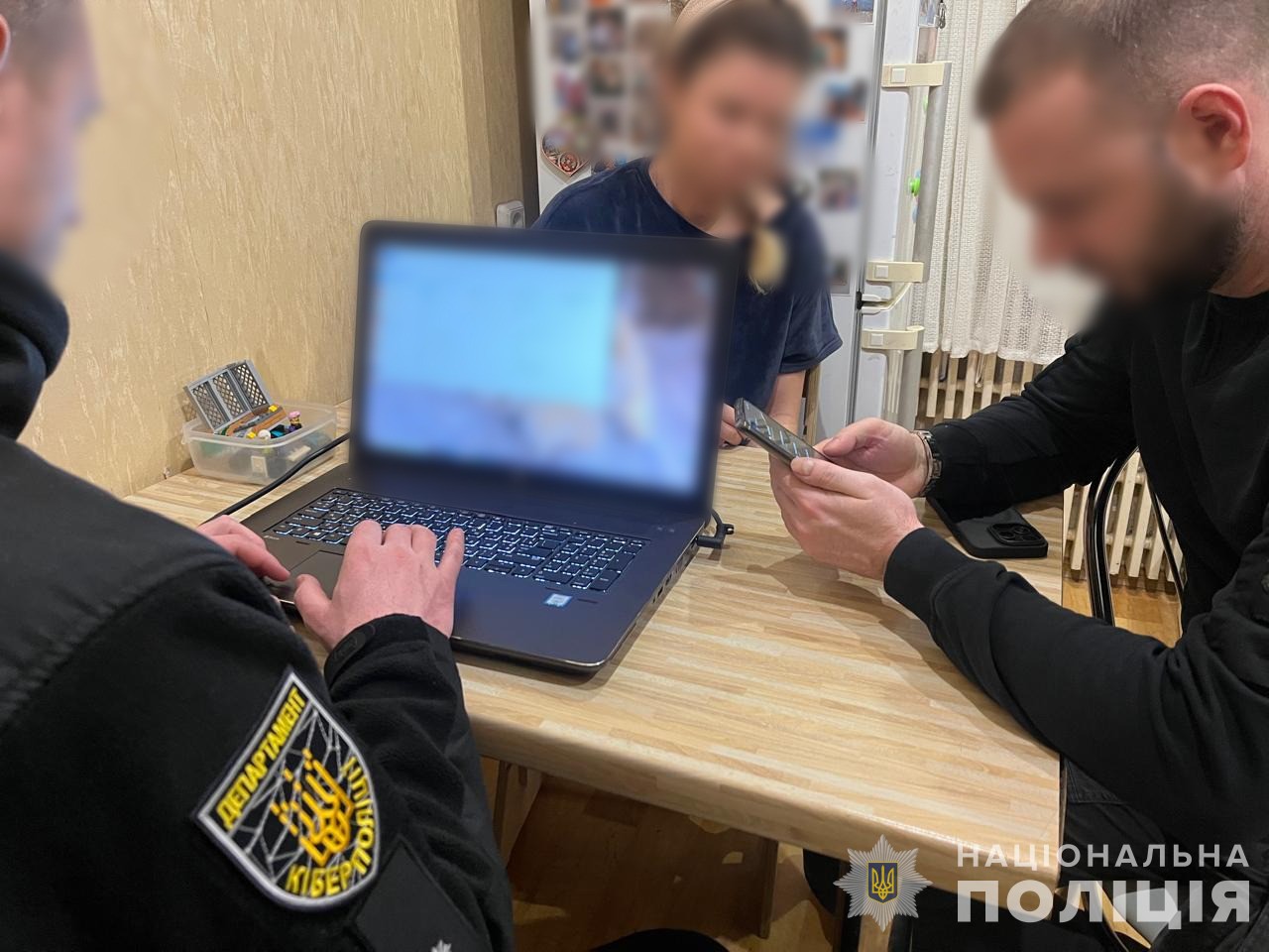 У Дніпрі викрили лікарів, які «приписували» діагноз ВІЛ військовозобов'язаним за хабарі - ФОТО